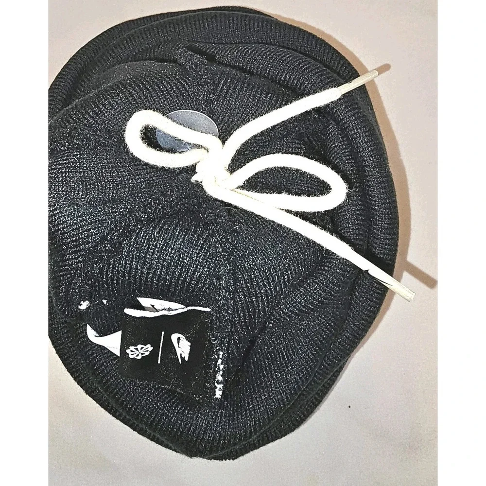 NWT Youth Nike Peak Fair Isle Beanie Black White Red With Black White Removable